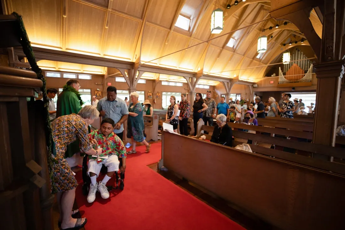 A group of people sitting in chairs at the top of a red carpet.